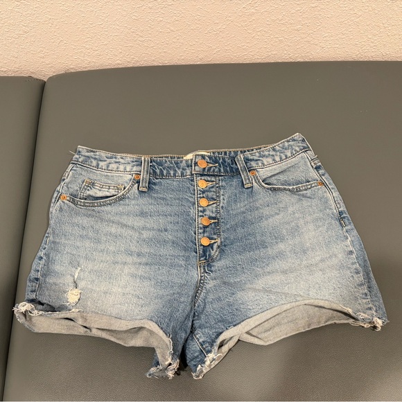 Universal Thread Shorts - Picture 2 of 3